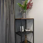 Riverfront 2bd Old Town By Domvia Apartment