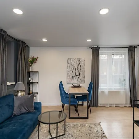 Riverfront 2bd Old Town By Domvia Apartament