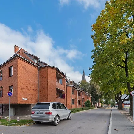 Riverfront 2bd Old Town By Domvia Apartament Kowno