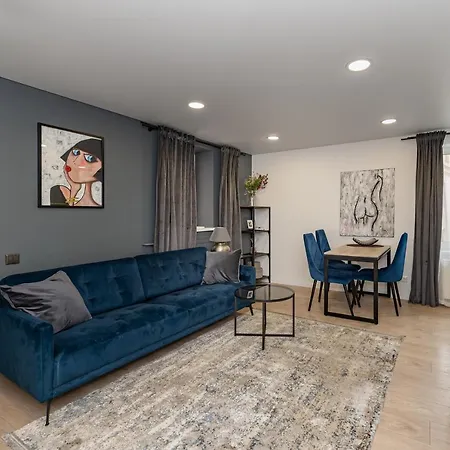 Riverfront 2bd Old Town By Hostlovers Apartment *