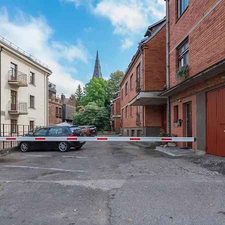 Riverfront 2bd Old Town By Domvia Apartament Kowno