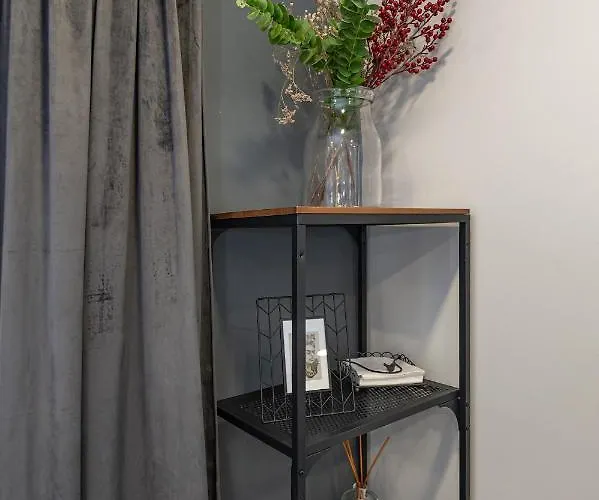 Riverfront 2bd Old Town By Domvia Apartament