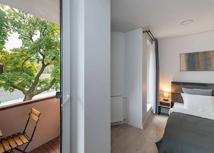 Riverfront 2bd Old Town By Domvia Apartament Kowno